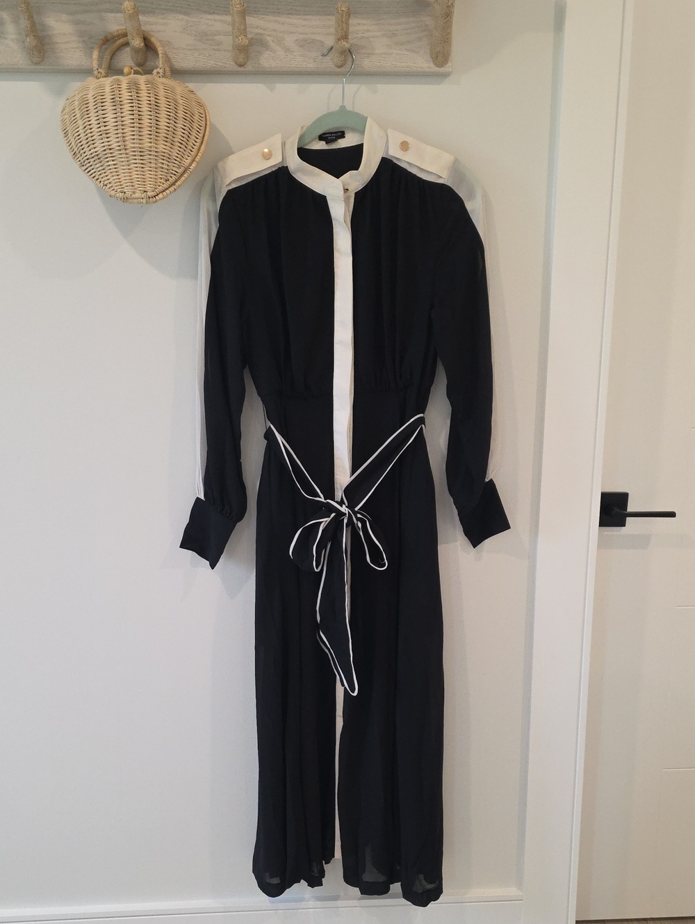 Karen Millen Black and White Long Sleeve Shirt Dress with Contrast Trim | US8P - Picture 2 of 13